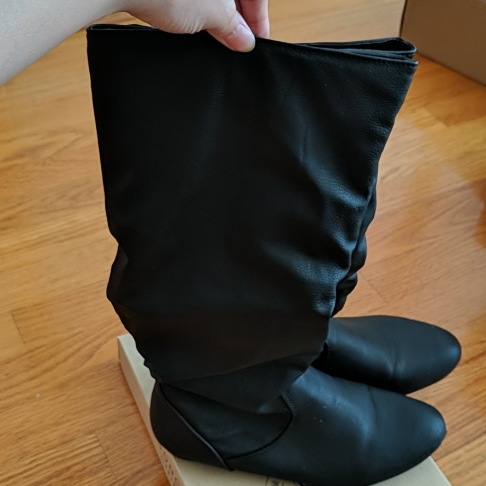 Tall flat boots